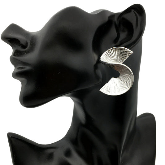 S-shaped geometric metal earrings