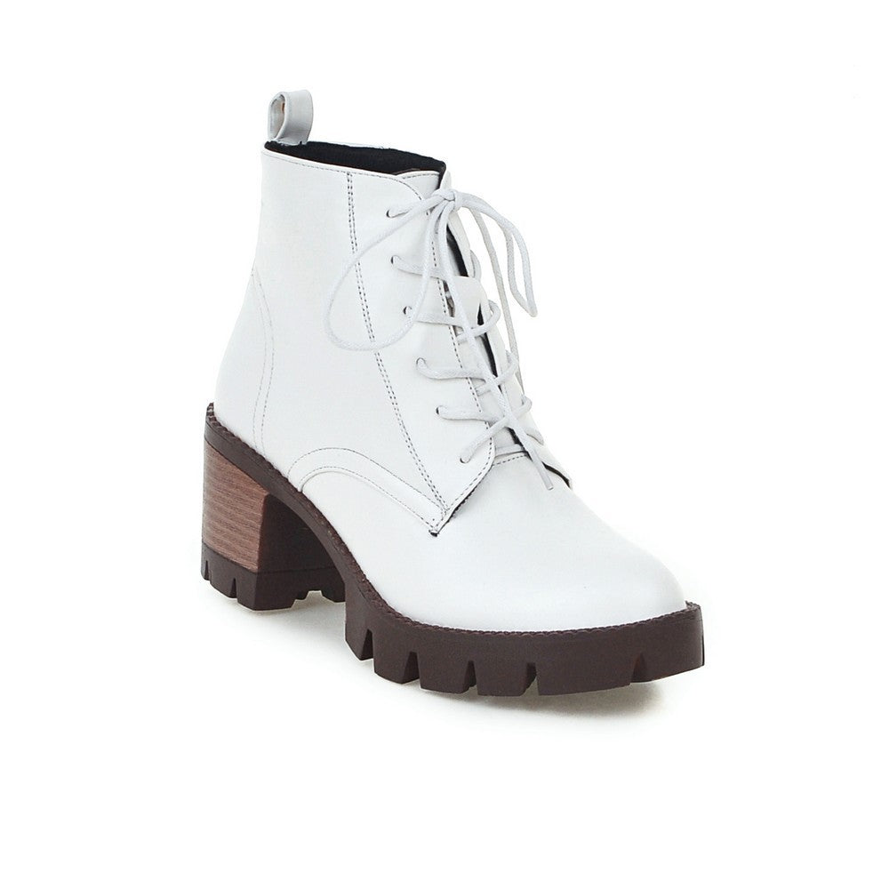 Boots with round head and thick heel