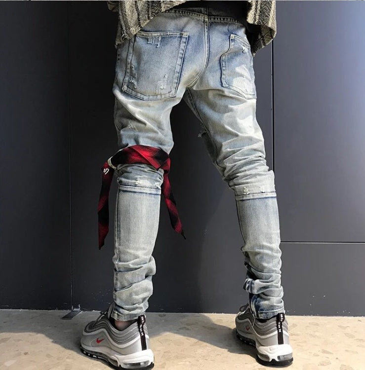 Washed holes in jeans, men and women GRE hip hop street trend stars with the same paragraph