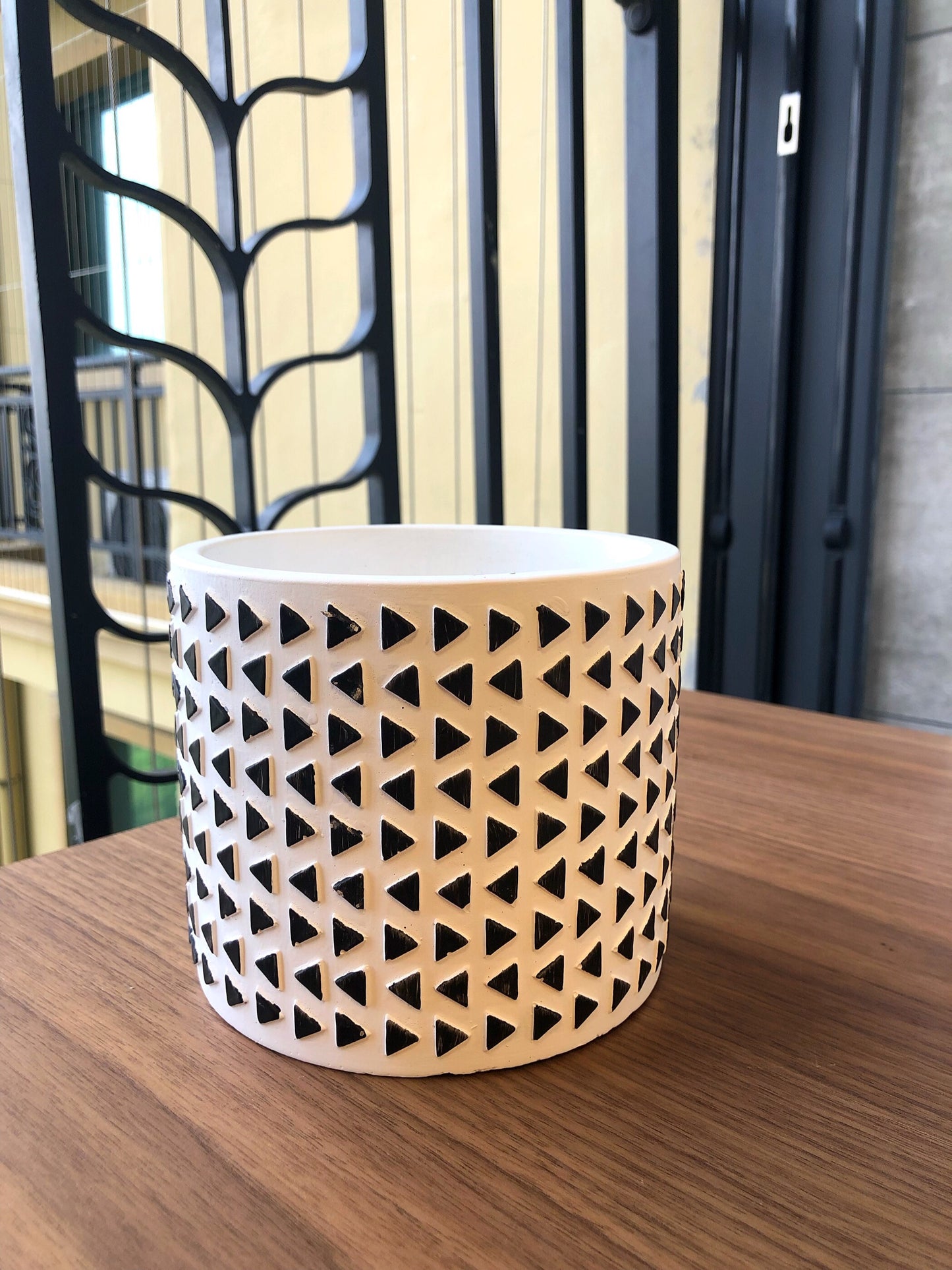 Nordic minimalist relief carved cement flower pot