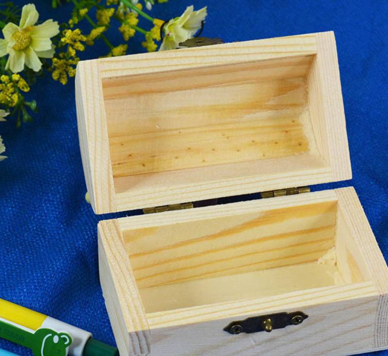 Beautifully wrapped gift ring jewelry box