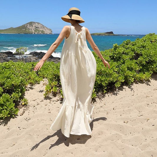 Sleeveless dress with loose plus size back