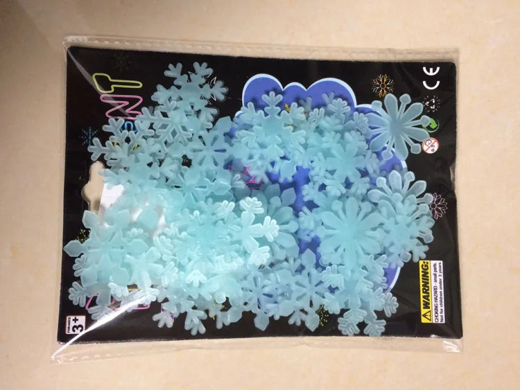 50Pcs Luminous Snowflake Wall Sticker Glow In The Dark Decal Kids Baby Room Bedroom Colorful Christmas Stickers Home Decoration