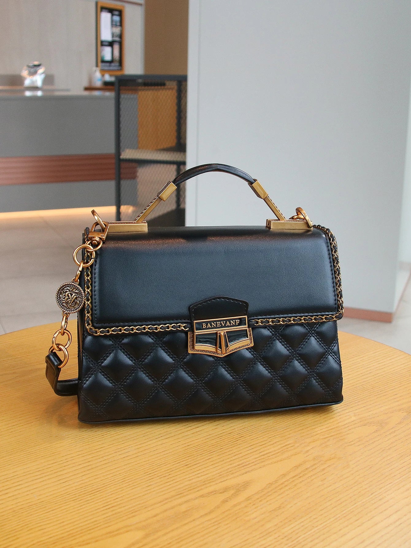 Luxury fashion elegant handbag retro rhombus design ladies shoulder bag advanced temperament bag heavy industry lock flip handba