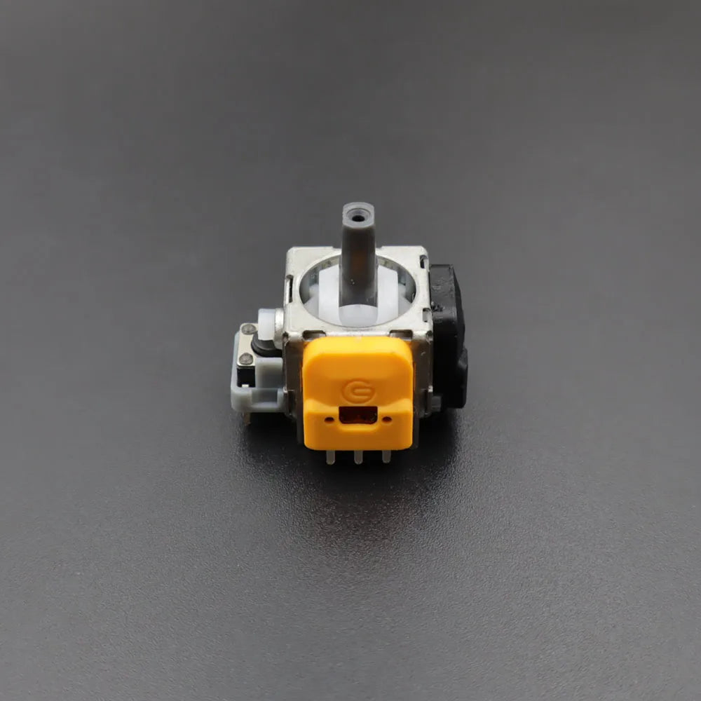 1 PCS 3D Joystick, Suitable for PS4, PS5, XBOX ONE, and SWITCH PRO Models. It Is Highly Flexible in Operation and Easy to Use.