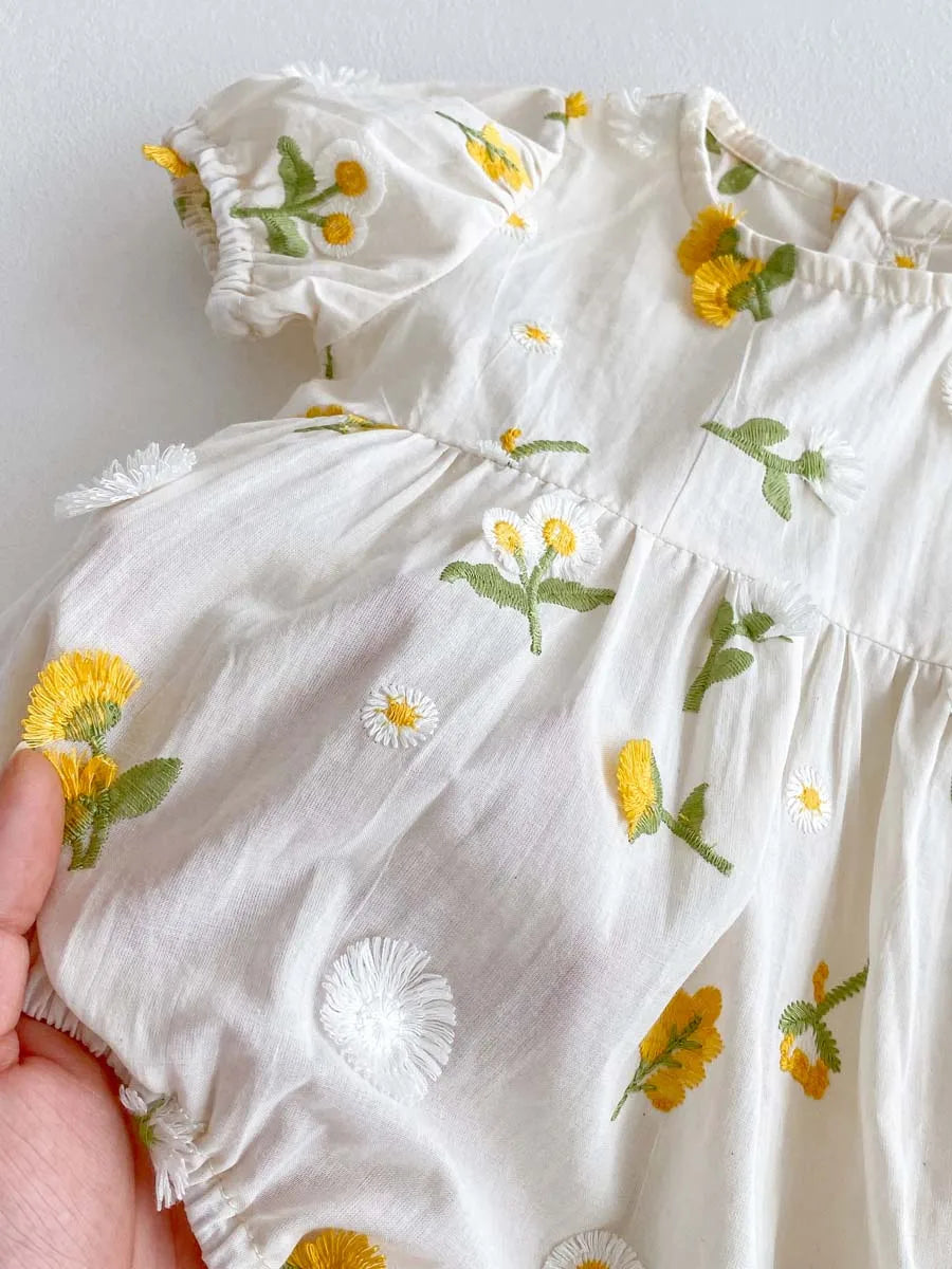 Summer baby girl embroidered three-dimensional small flower thin round neck jumpsuit, baby sweet short-sleeved jumpsuit suitable