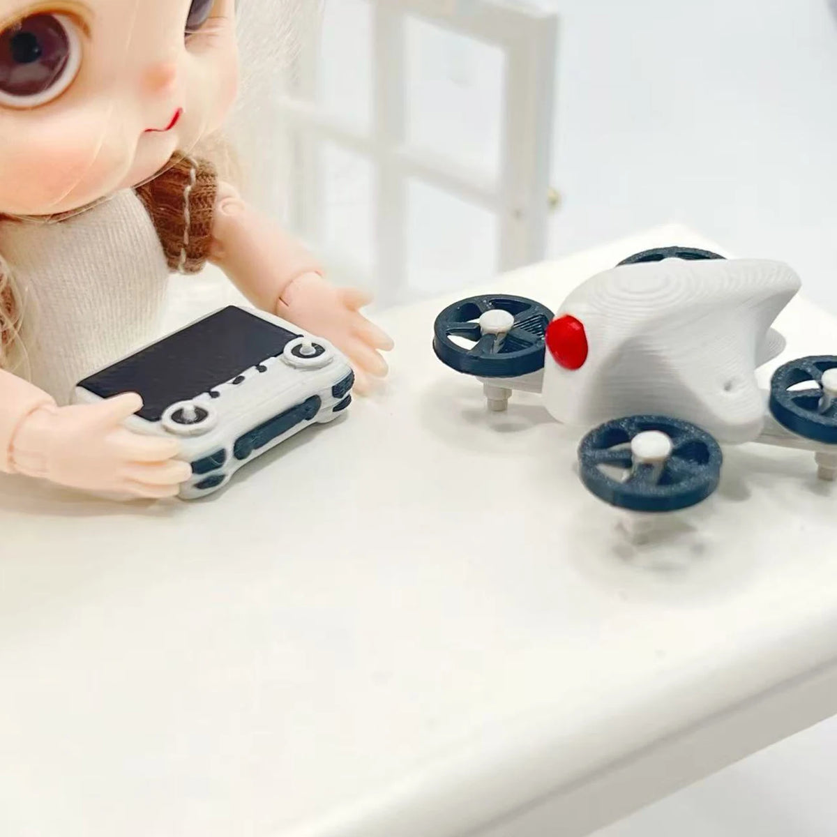 2 pcs 1: 12 Scale Miniature Remote Control Drone Model, Miniature Scene Props, Dollhouse with a Strong Sense of Technology.