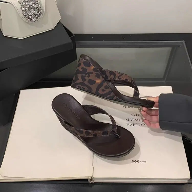2026 New Summer Leopard Print Clip Toe Platform Wedges Women Slippers Fashion Thick Bottom High Heels Flip Flops Shoes