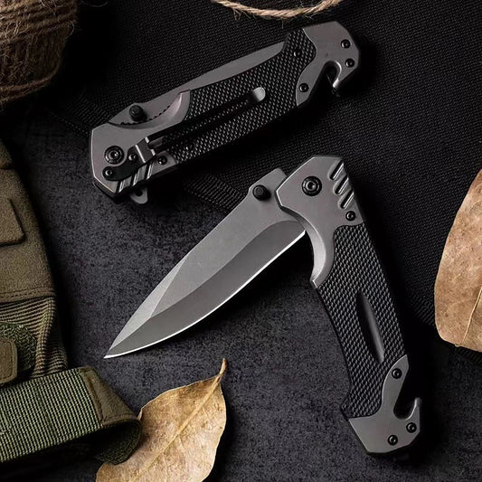 This multi-functional folding knife is a sharp survival knife, suitable for outdoor camping, wilderness survival and fishing