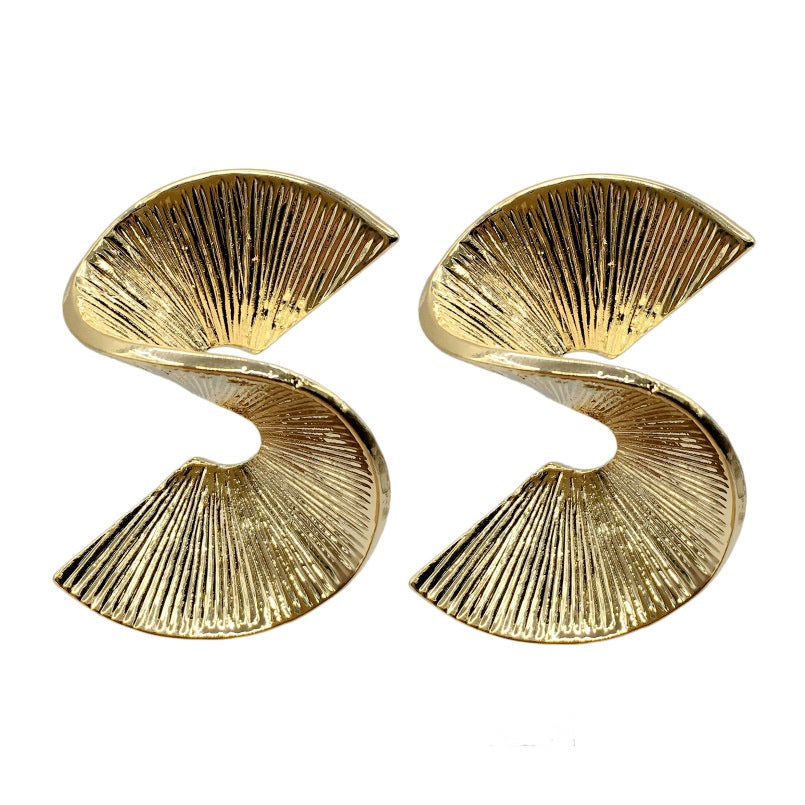 S-shaped geometric metal earrings