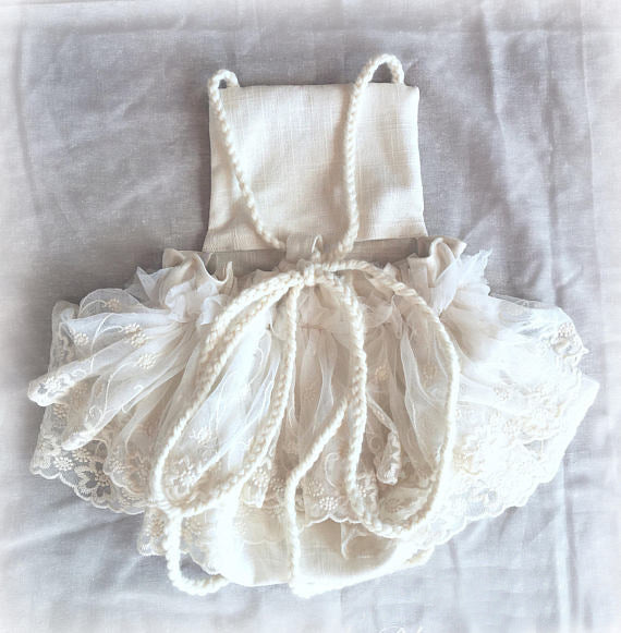 White embroidered lace tie