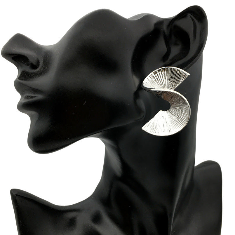 S-shaped geometric metal earrings