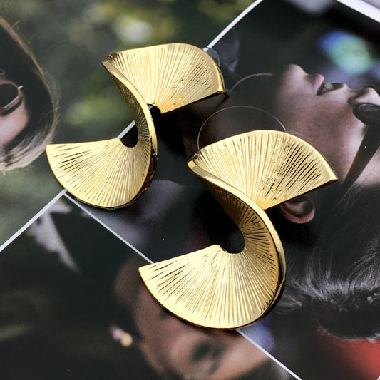 S-shaped geometric metal earrings