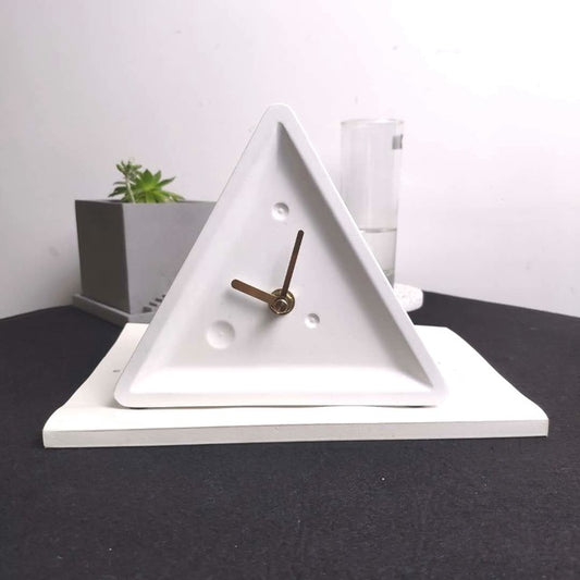 Concrete table clock