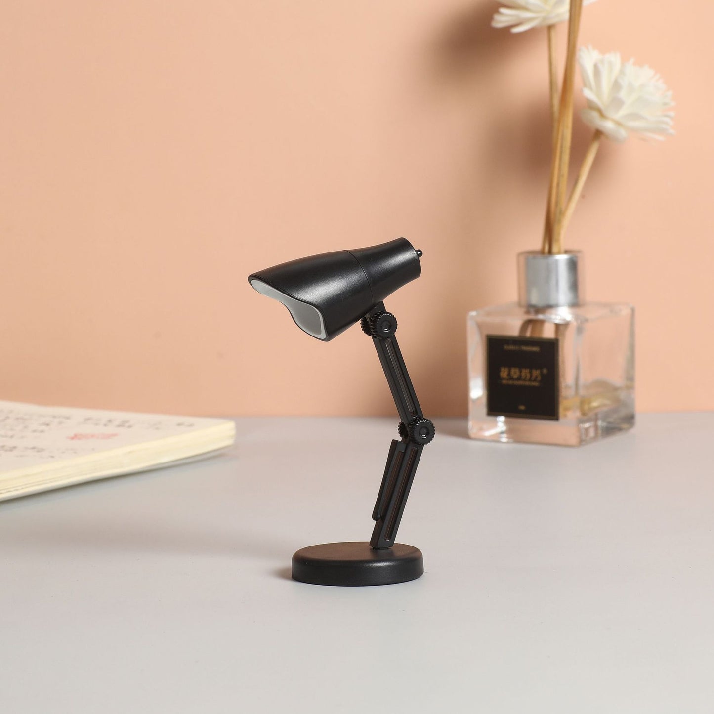 Small Night Light Magnetic Table Lamp With Eye Protection