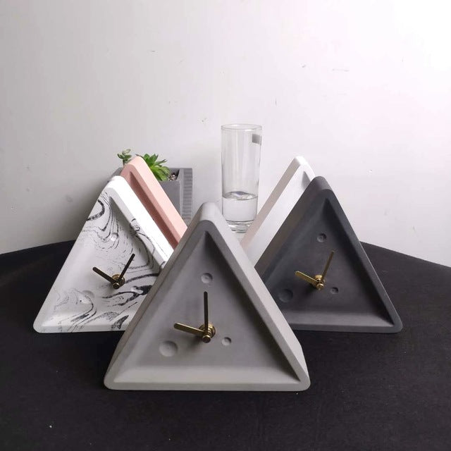 Concrete table clock