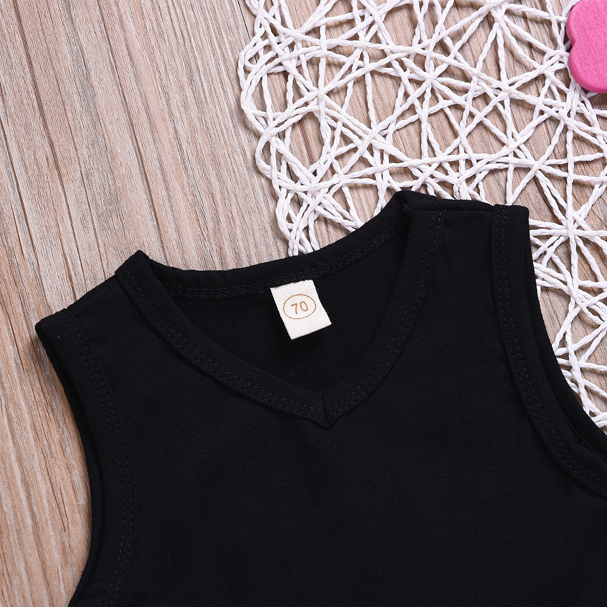 Sleeveless Lace Dress With Wooden Ears