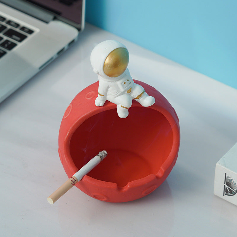 Nordic Personality Coffee Table Spaceman Ashtray Simple