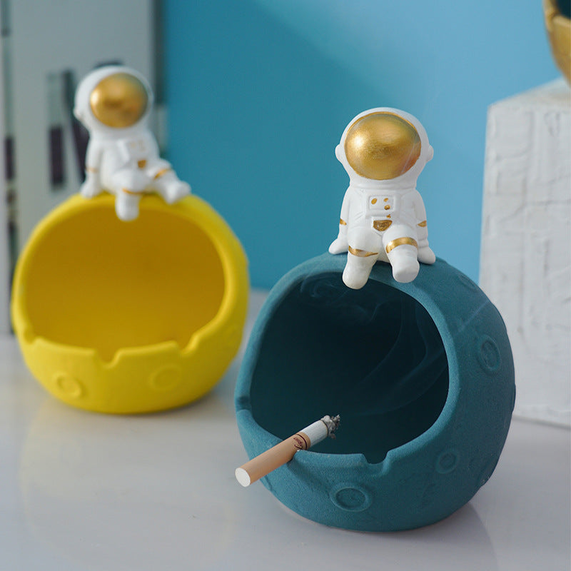 Nordic Personality Coffee Table Spaceman Ashtray Simple