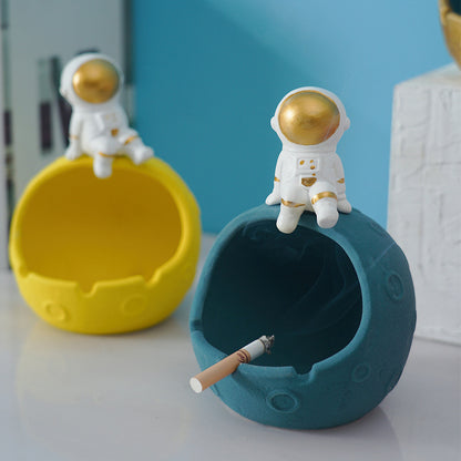 Nordic Personality Coffee Table Spaceman Ashtray Simple