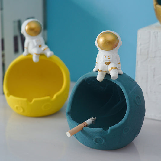Nordic Personality Coffee Table Spaceman Ashtray Simple