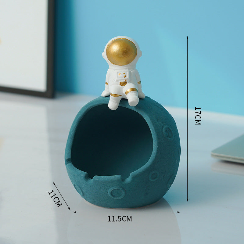 Nordic Personality Coffee Table Spaceman Ashtray Simple