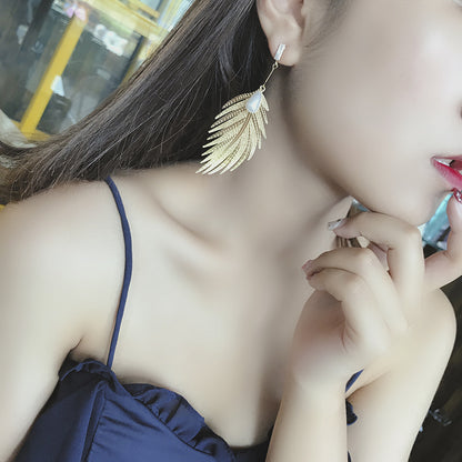 Leaves Hollowed Out Pearl Earrings Women''s New Korean Temperament