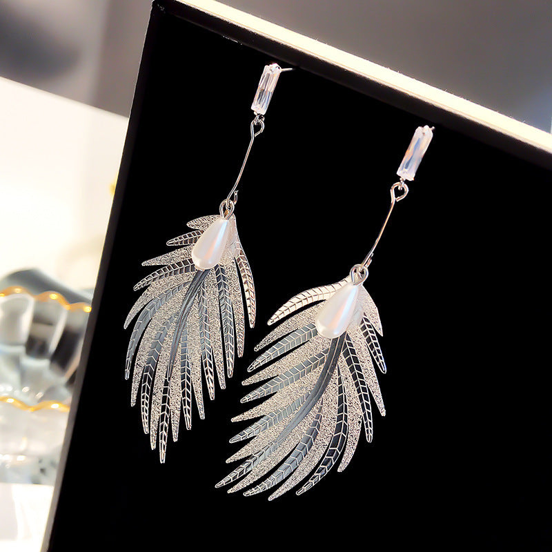 Leaves Hollowed Out Pearl Earrings Women''s New Korean Temperament