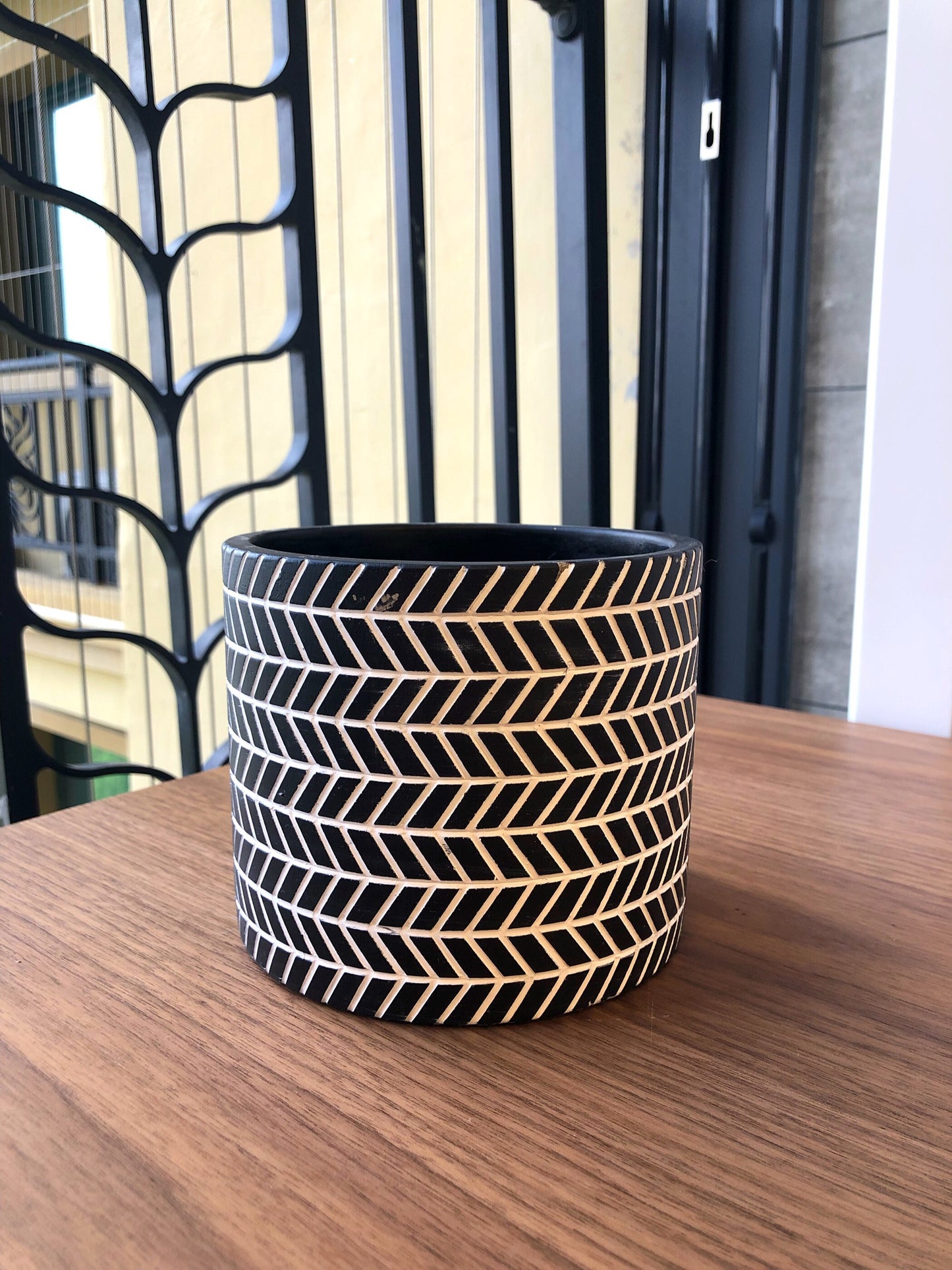 Nordic minimalist relief carved cement flower pot