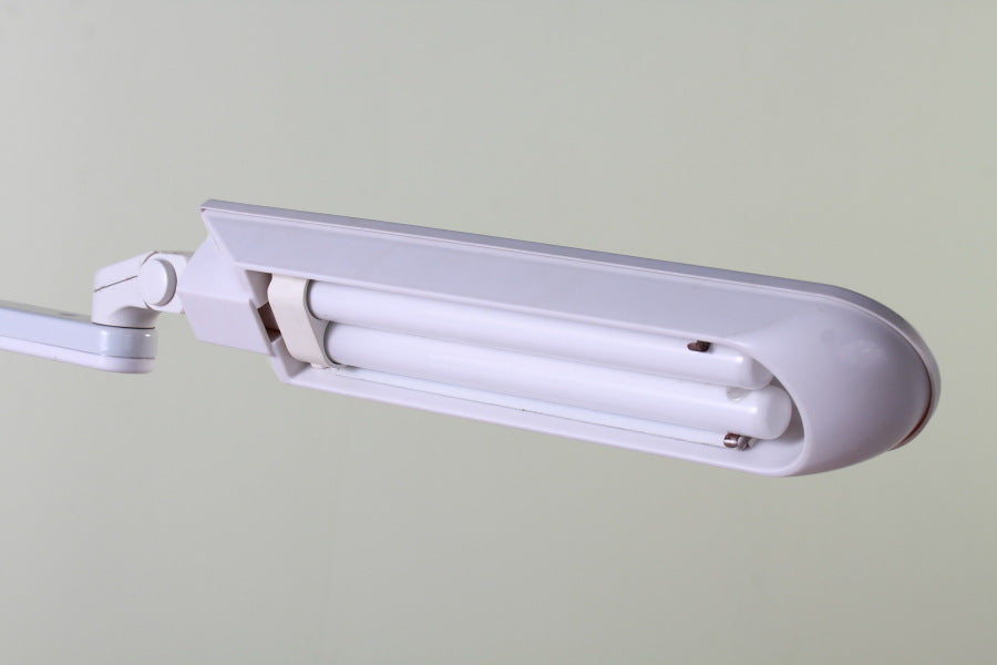 Special Lighting For Beauty Salons And Home Nail Tables