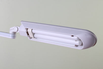 Special Lighting For Beauty Salons And Home Nail Tables