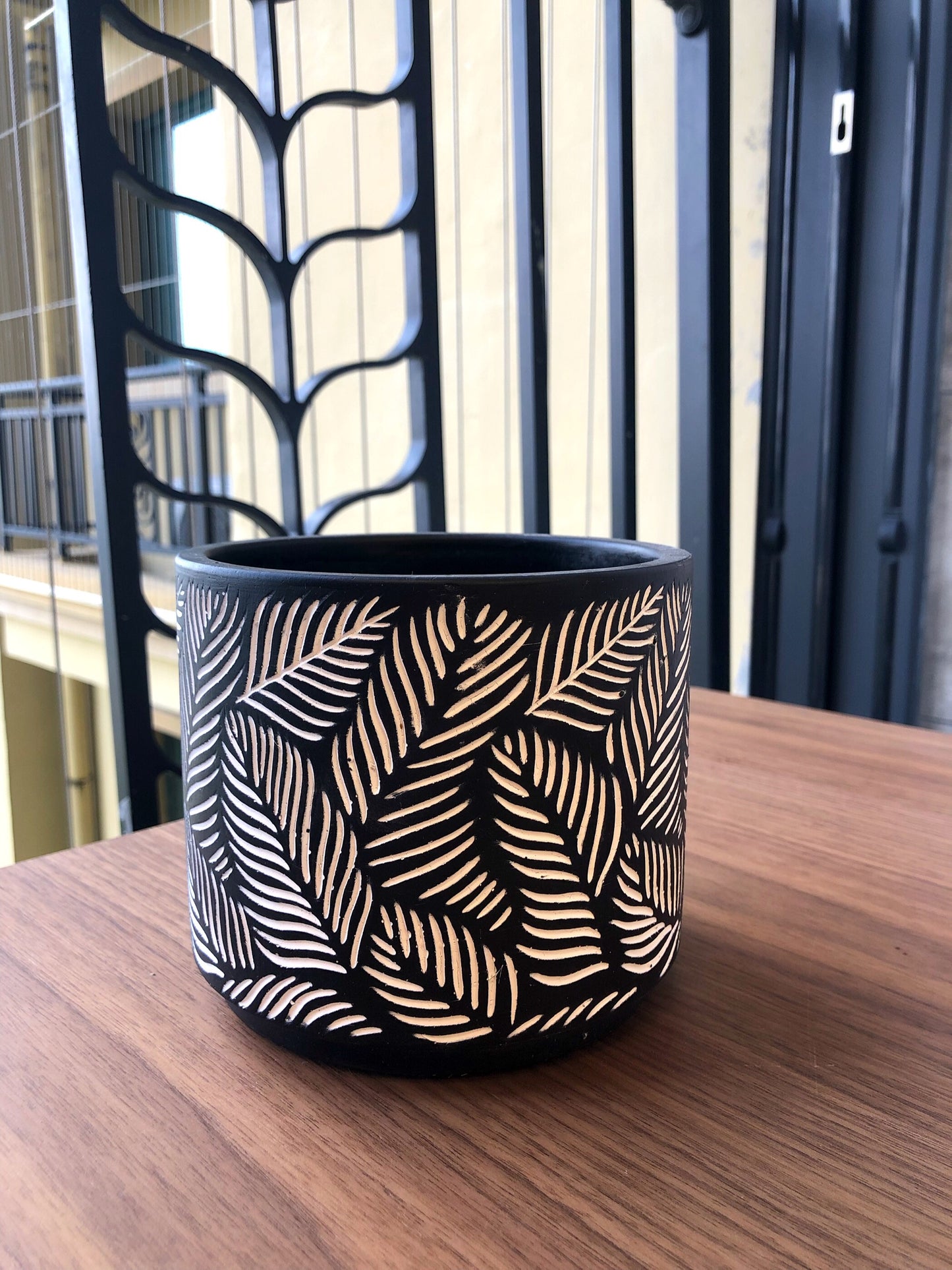 Nordic minimalist relief carved cement flower pot