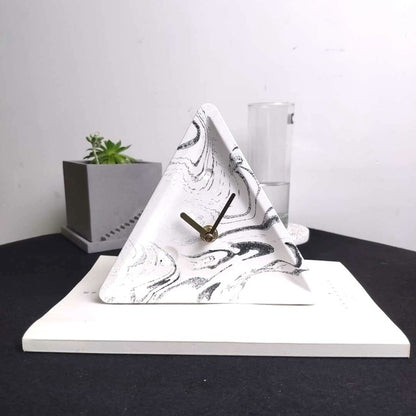 Concrete table clock