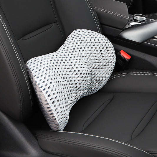 The car waist cushion covers the waist