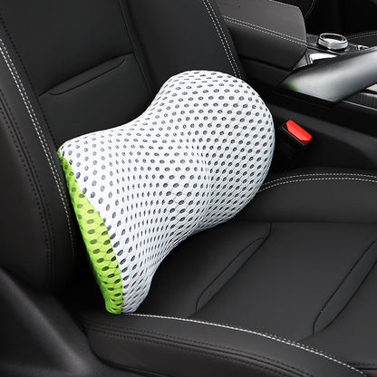 The car waist cushion covers the waist