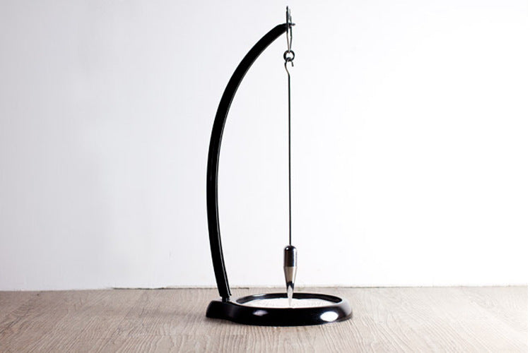 Gravity sand swing sand table