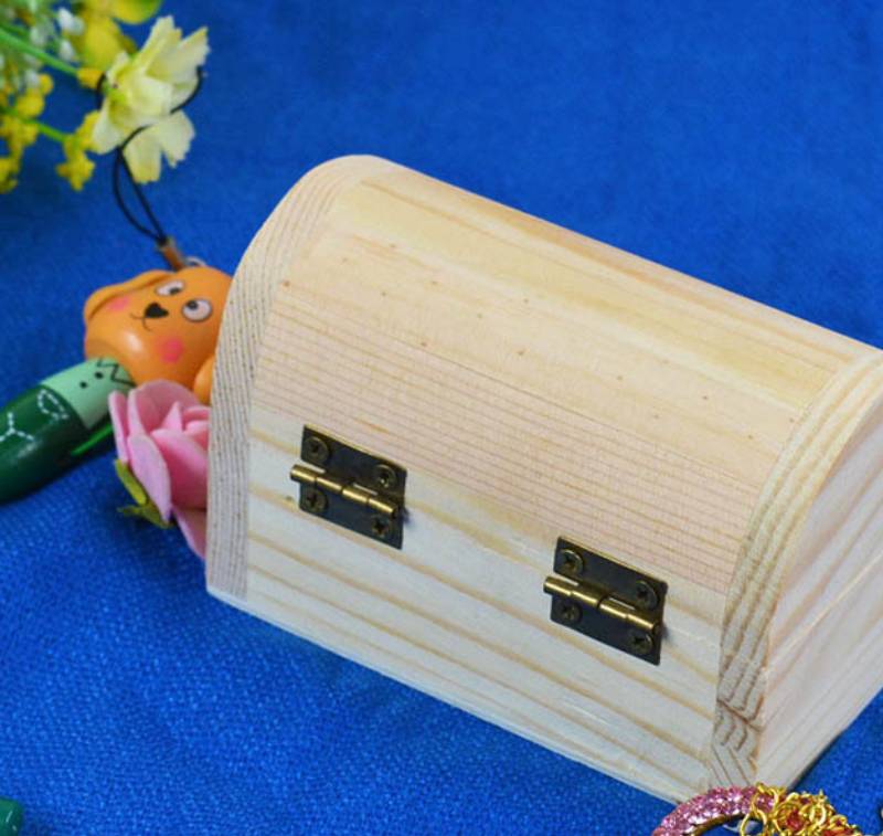 Beautifully wrapped gift ring jewelry box