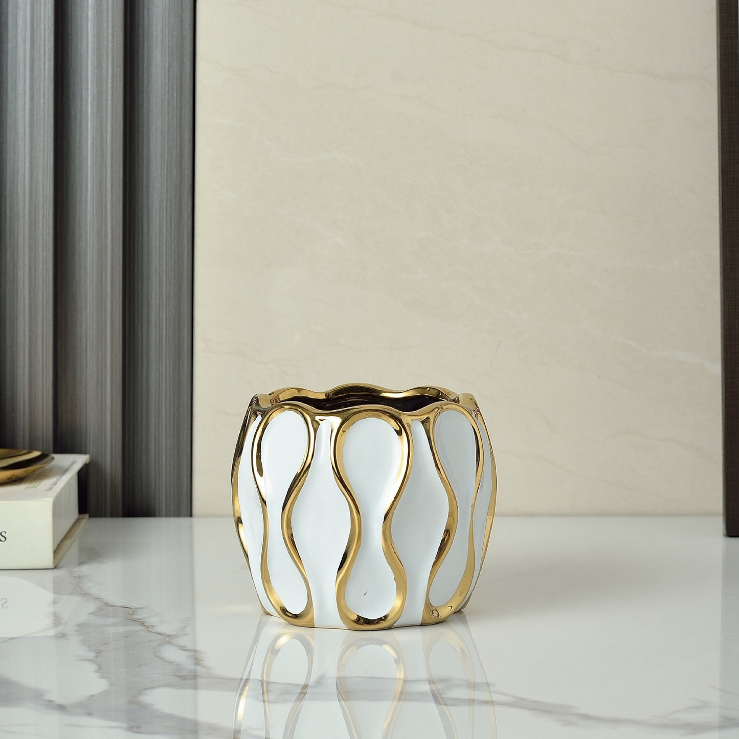 Simple Modern Black And White Gold Plated Ceramic Vase