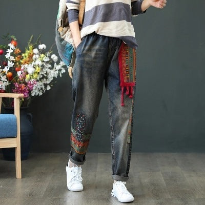 Jeans with vintage embroidered buckle patch