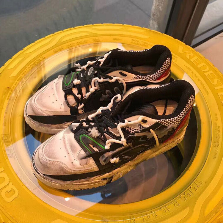 Retro distressed creative design GRAFFITTI Women's shoes