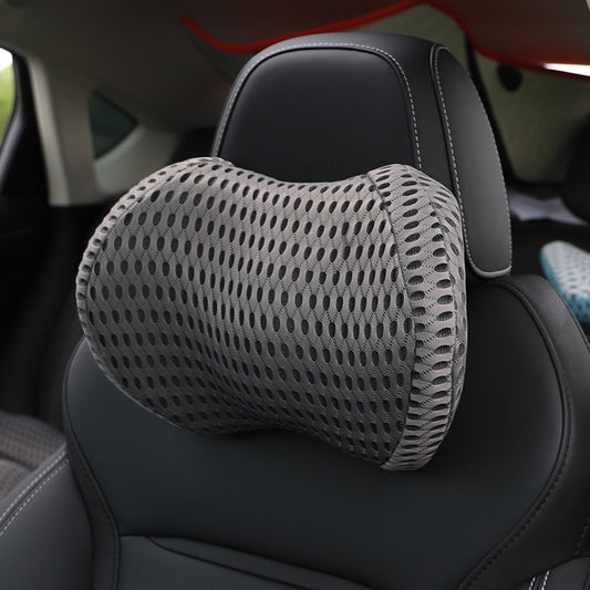 The car waist cushion covers the waist
