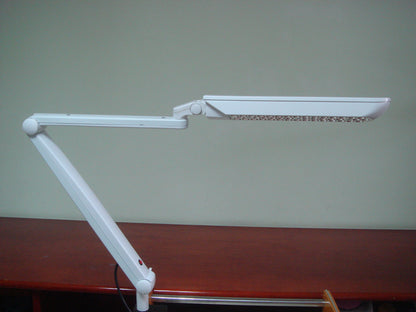 Special Lighting For Beauty Salons And Home Nail Tables