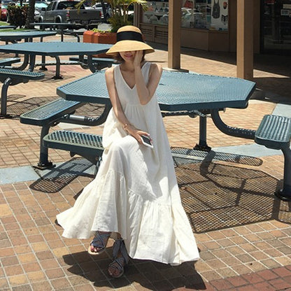 Sleeveless dress with loose plus size back