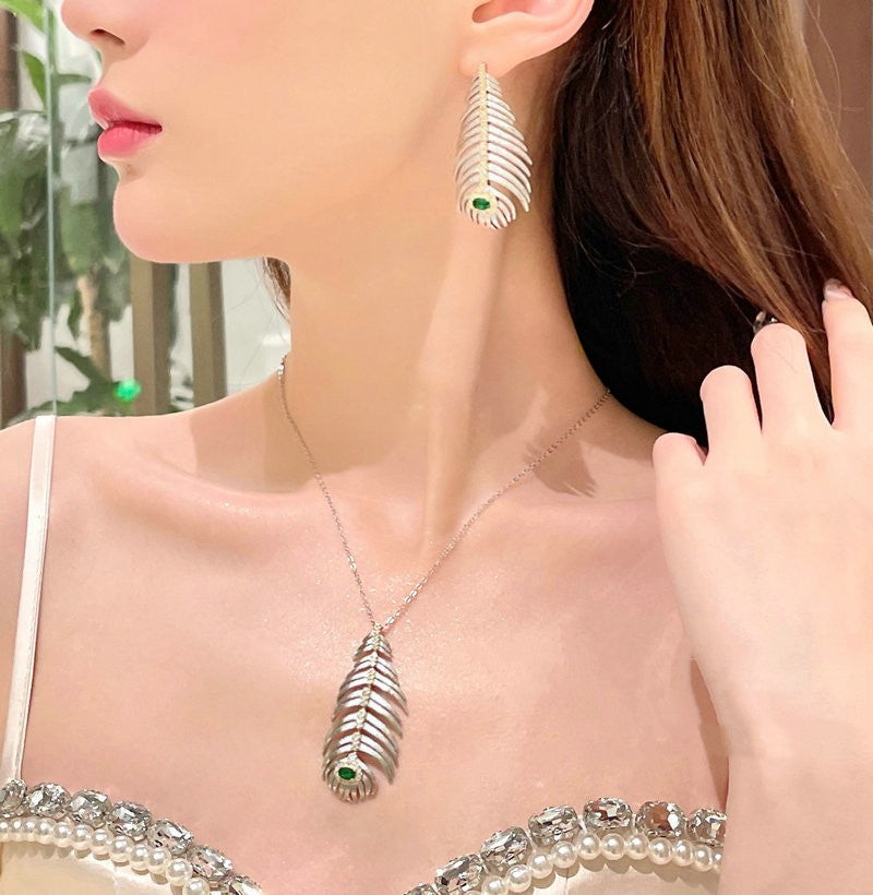 Weave Carved Gold Peacock Emerald Relief Feather Earrings