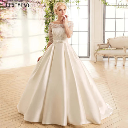 Customized Modest Lace Satin Wedding Dress Scoop Neck Half Sleeves Ball Gown Sweep Train Bridal Dresses Vestido Noiva