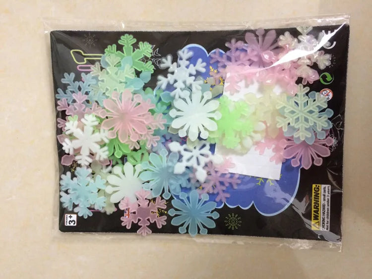 50Pcs Luminous Snowflake Wall Sticker Glow In The Dark Decal Kids Baby Room Bedroom Colorful Christmas Stickers Home Decoration