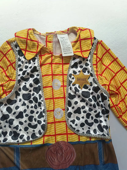 Boys western cowboy one-piece jumpsuit costume set matched with cowboy hat and red printed bandana, great for Halloween dress-up, carnival and themed party activities.