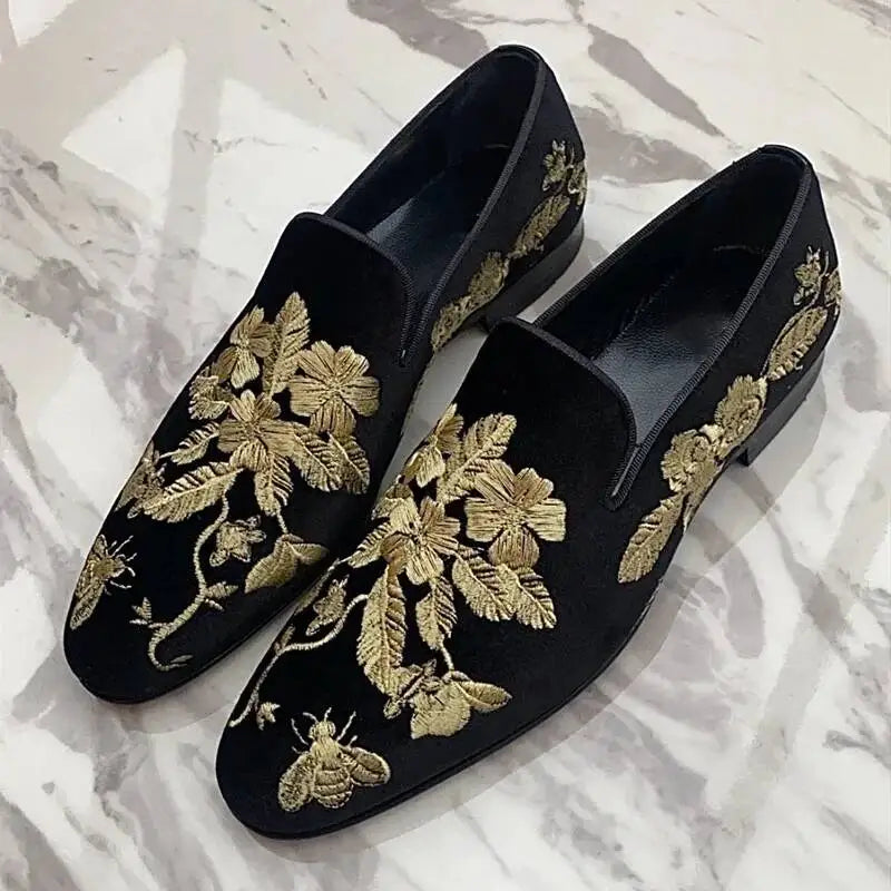 2026 New Loafers Men Fashion Black Imitation Suede Gold Embroidery Flower Business Casual Shoes Sapatos Para Hombre