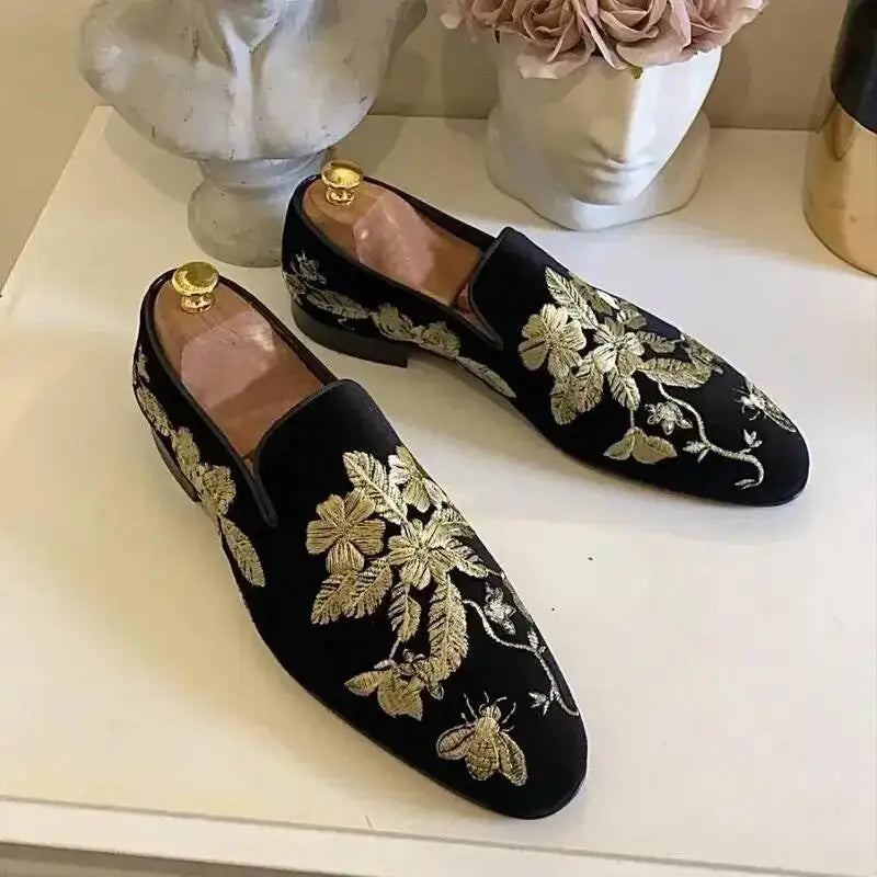 2026 New Loafers Men Fashion Black Imitation Suede Gold Embroidery Flower Business Casual Shoes Sapatos Para Hombre