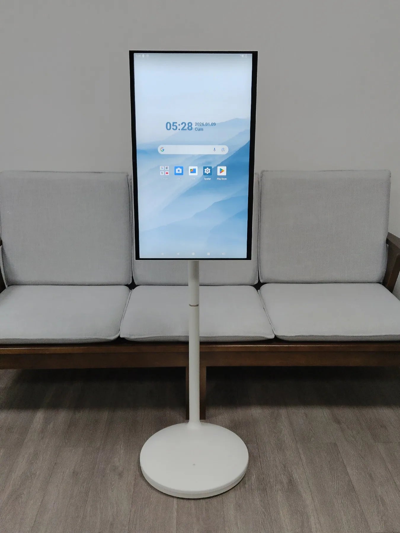 21.5 24 27 32 Inch Wireless Smart Portable TV Android Monitor with 1300W Camera 5H Battery Life Touch Screen Display